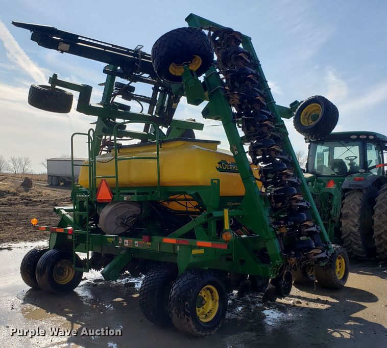 image for item L1437 2009 John Deere 1990 CCS air seeder