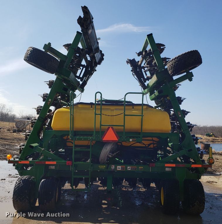 image for item L1437 2009 John Deere 1990 CCS air seeder