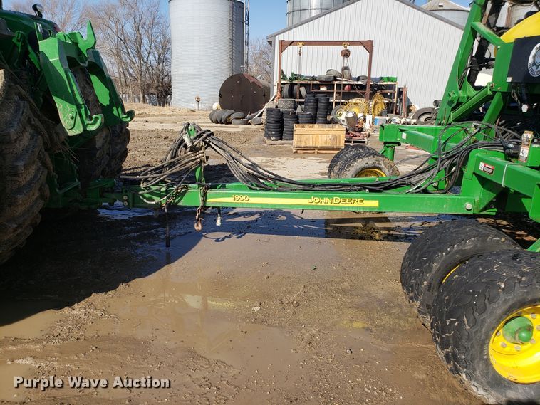 image for item L1437 2009 John Deere 1990 CCS air seeder