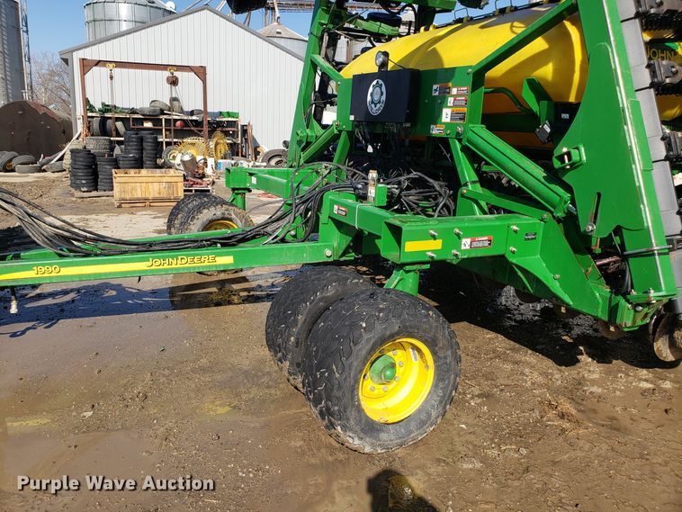 image for item L1437 2009 John Deere 1990 CCS air seeder