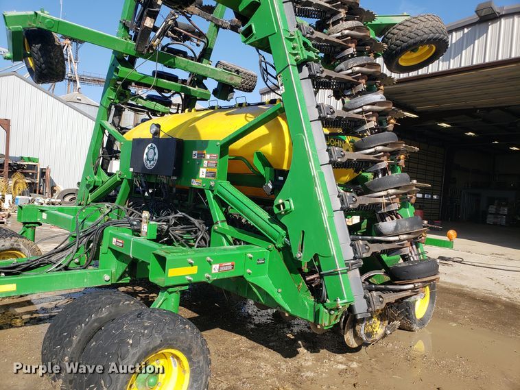 image for item L1437 2009 John Deere 1990 CCS air seeder