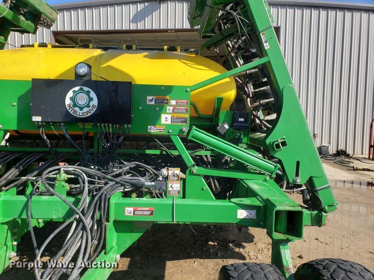 image for item L1437 2009 John Deere 1990 CCS air seeder