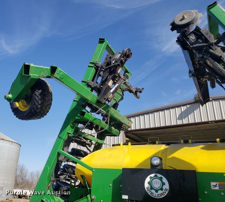 image for item L1437 2009 John Deere 1990 CCS air seeder