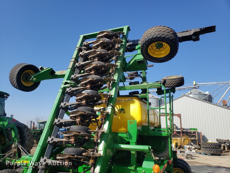 image for item L1437 2009 John Deere 1990 CCS air seeder