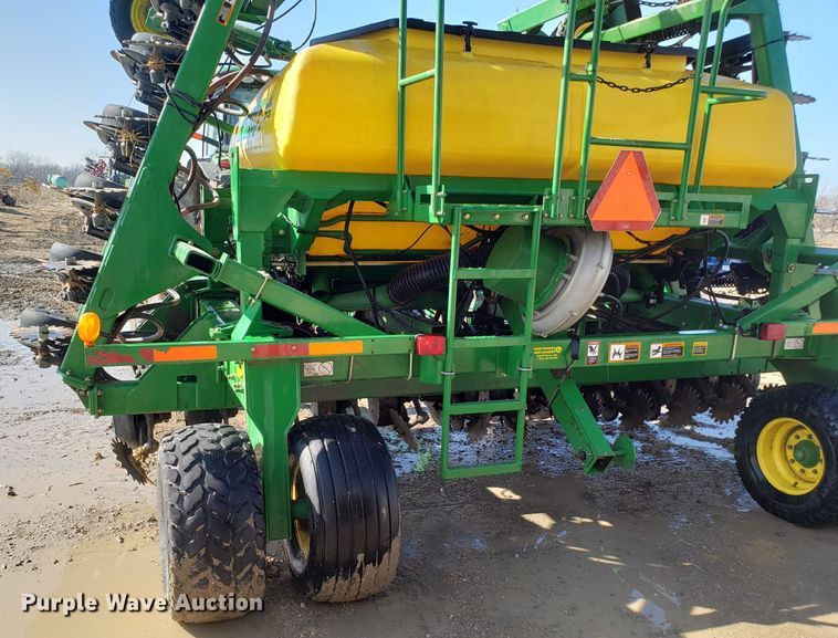 image for item L1437 2009 John Deere 1990 CCS air seeder