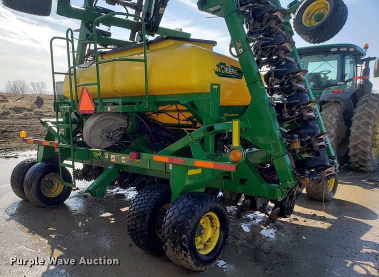 image for item L1437 2009 John Deere 1990 CCS air seeder