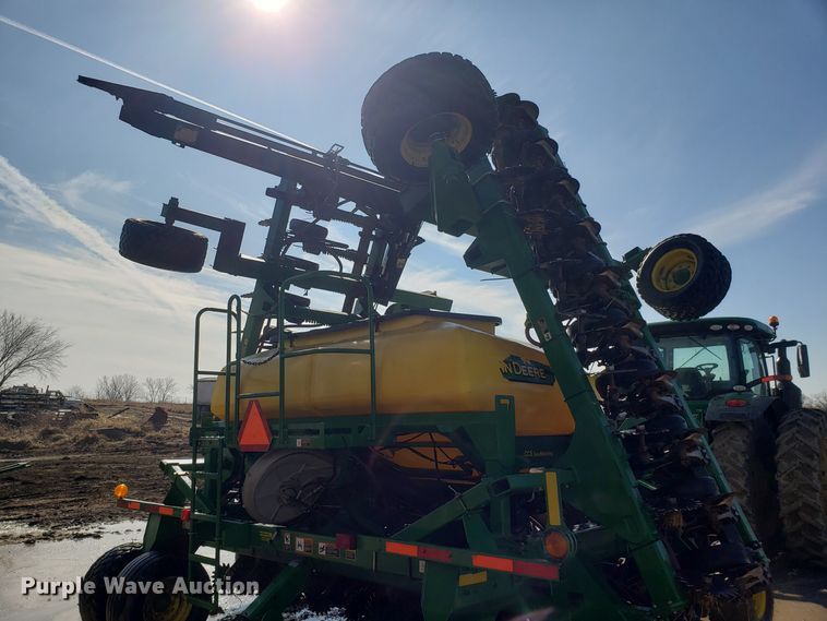 image for item L1437 2009 John Deere 1990 CCS air seeder