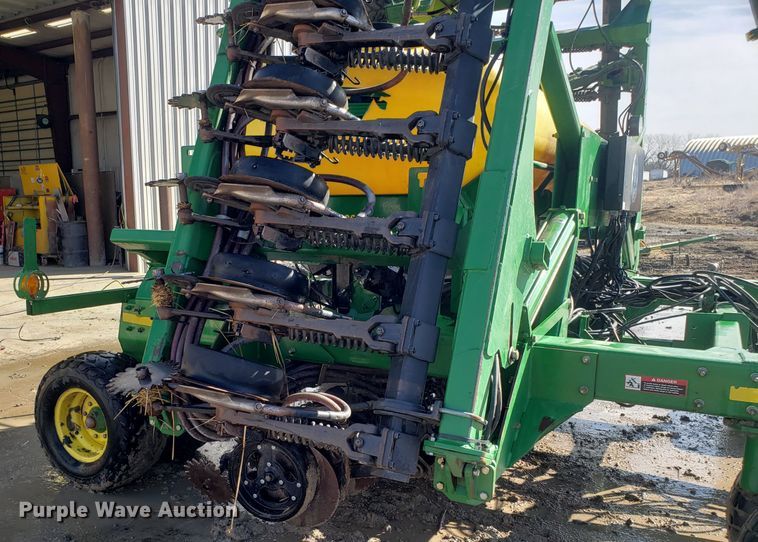 image for item L1437 2009 John Deere 1990 CCS air seeder