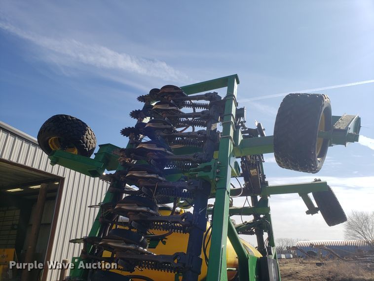 image for item L1437 2009 John Deere 1990 CCS air seeder