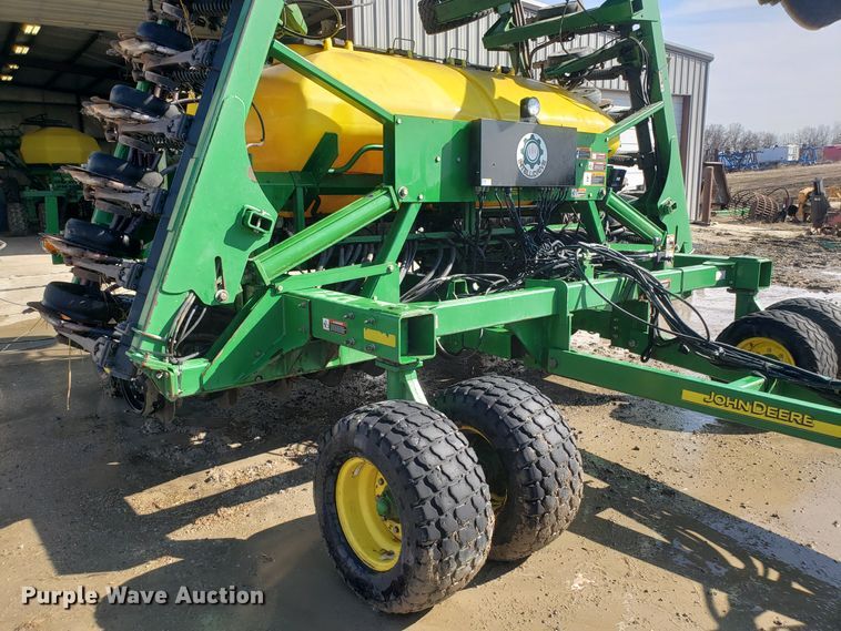 image for item L1437 2009 John Deere 1990 CCS air seeder