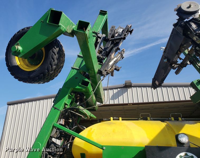 image for item L1437 2009 John Deere 1990 CCS air seeder