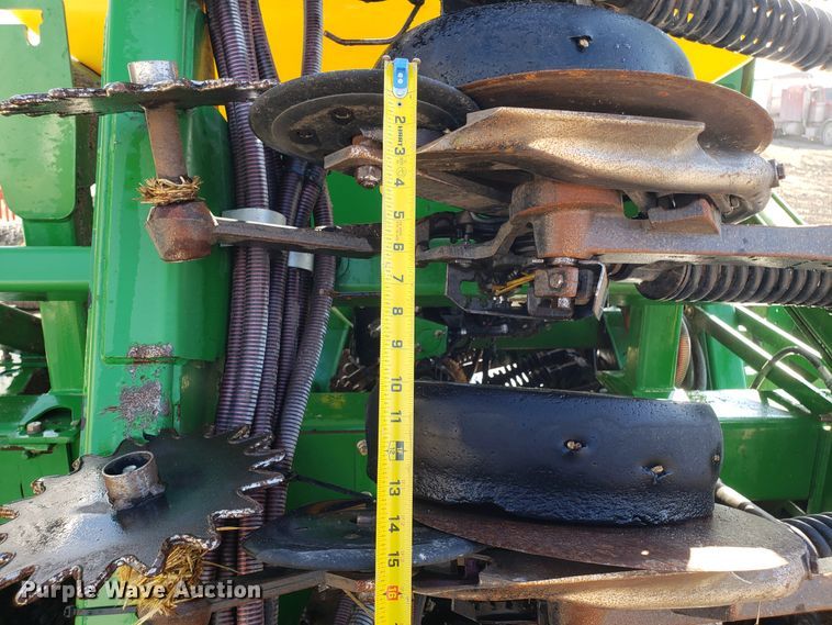 image for item L1437 2009 John Deere 1990 CCS air seeder