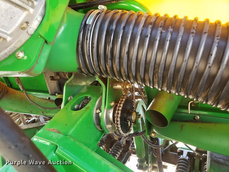 image for item L1437 2009 John Deere 1990 CCS air seeder
