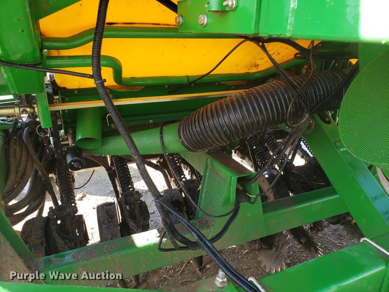 image for item L1437 2009 John Deere 1990 CCS air seeder