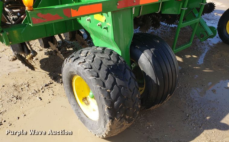 image for item L1437 2009 John Deere 1990 CCS air seeder