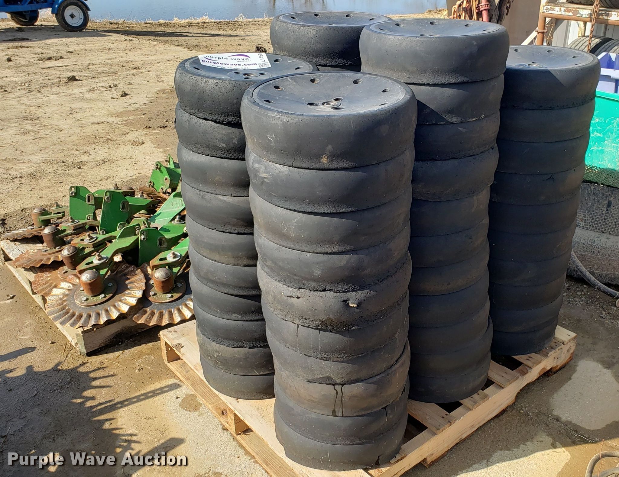 (62) air seeder wheels in Polo, MO Item L1450 sold Purple Wave