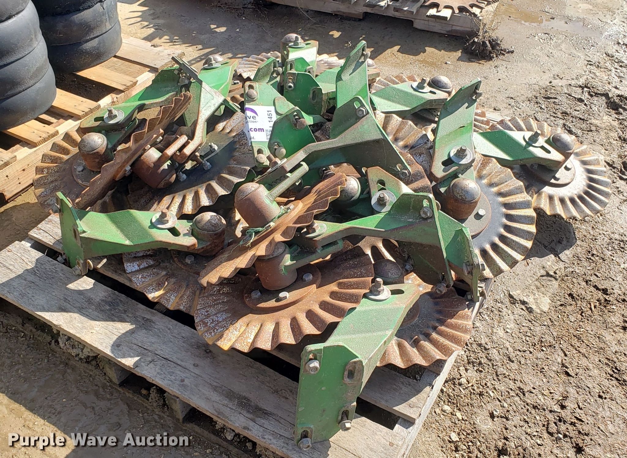 (16) John Deere 1770 notill coulters in Polo, MO Item L1451 sold