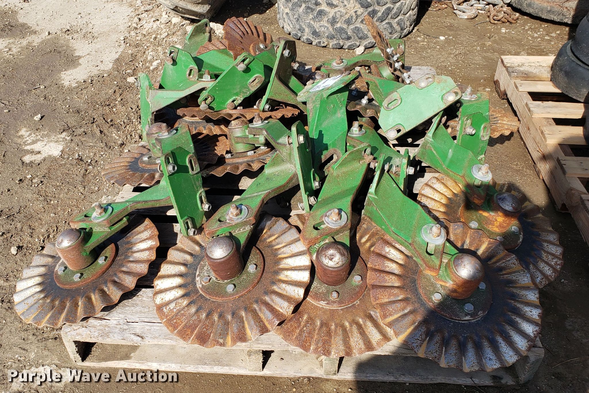 (16) John Deere 1770 notill coulters in Polo, MO Item L1451 sold