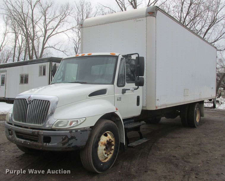 image for item DA8348 2006 International 4200 box truck