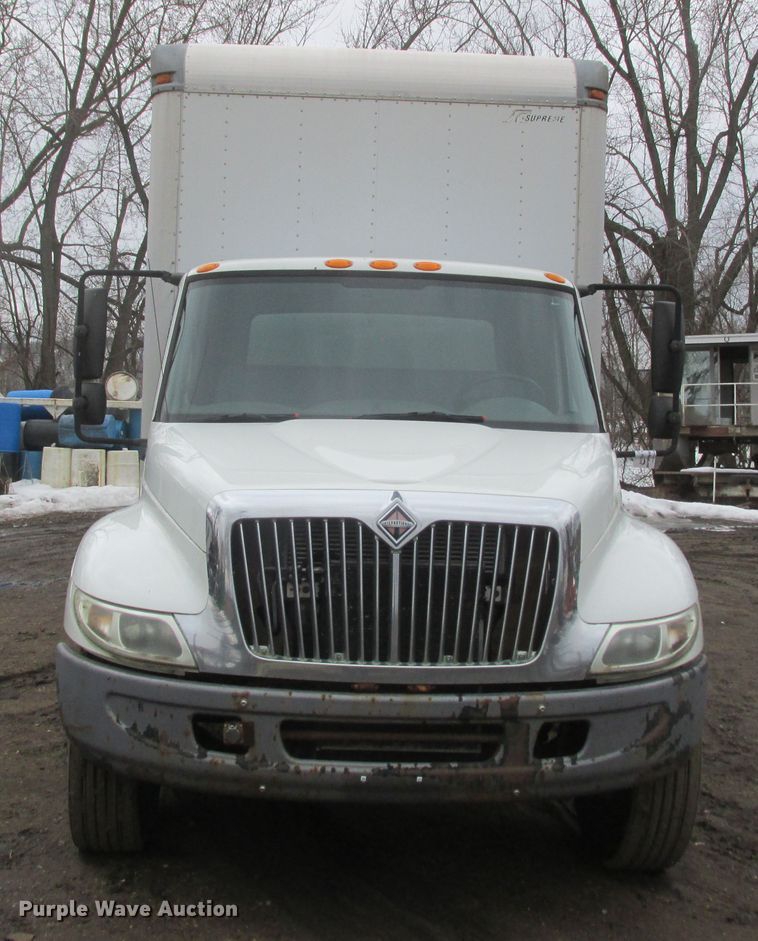 image for item DA8348 2006 International 4200 box truck