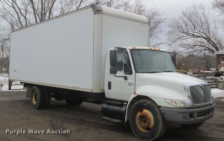 image for item DA8348 2006 International 4200 box truck
