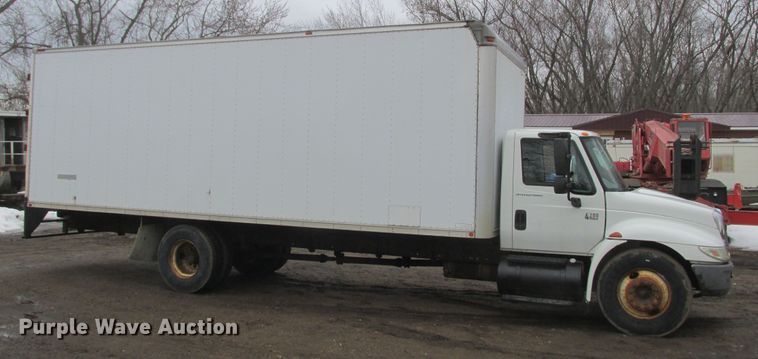image for item DA8348 2006 International 4200 box truck