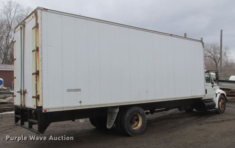 image for item DA8348 2006 International 4200 box truck