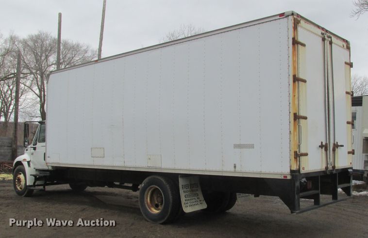 image for item DA8348 2006 International 4200 box truck