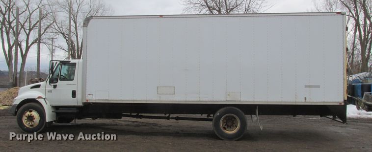 image for item DA8348 2006 International 4200 box truck
