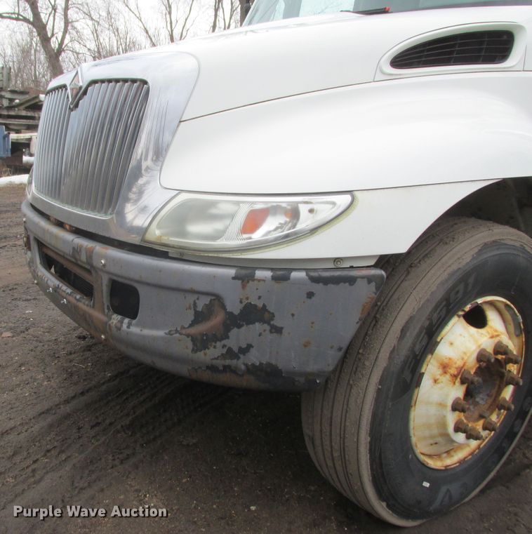 image for item DA8348 2006 International 4200 box truck