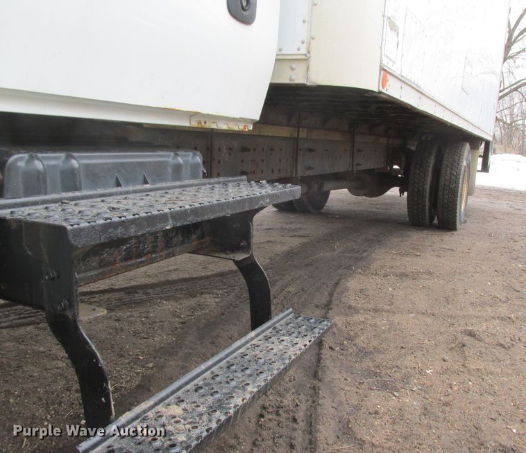 image for item DA8348 2006 International 4200 box truck