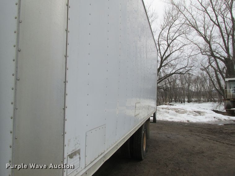 image for item DA8348 2006 International 4200 box truck