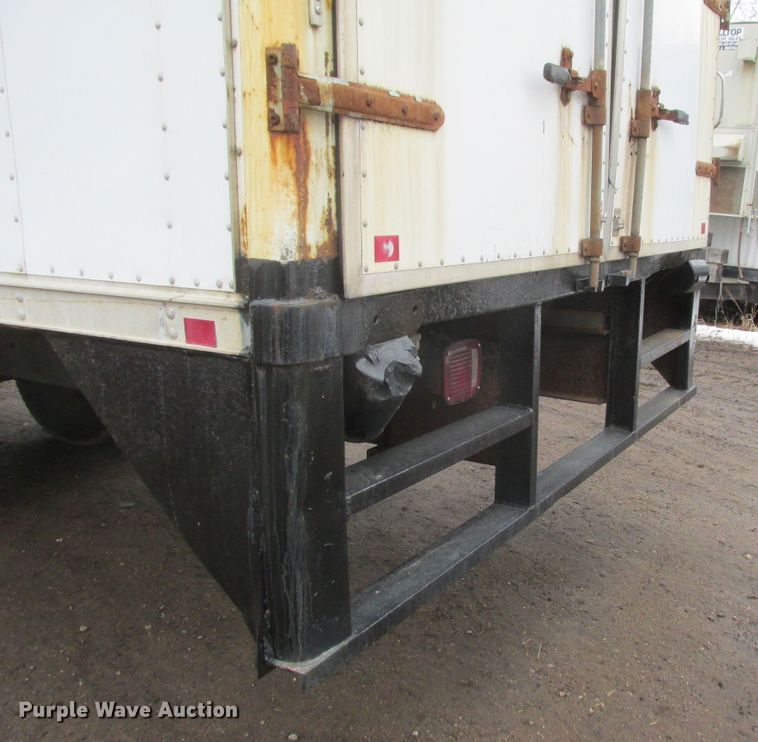 image for item DA8348 2006 International 4200 box truck