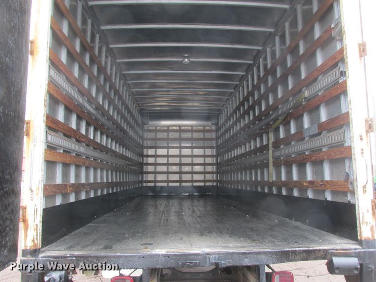 image for item DA8348 2006 International 4200 box truck