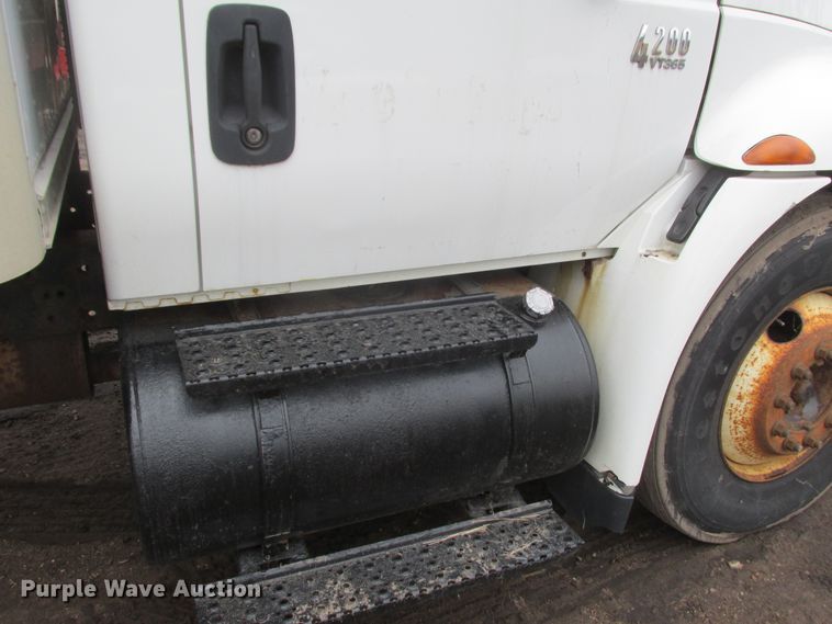 image for item DA8348 2006 International 4200 box truck