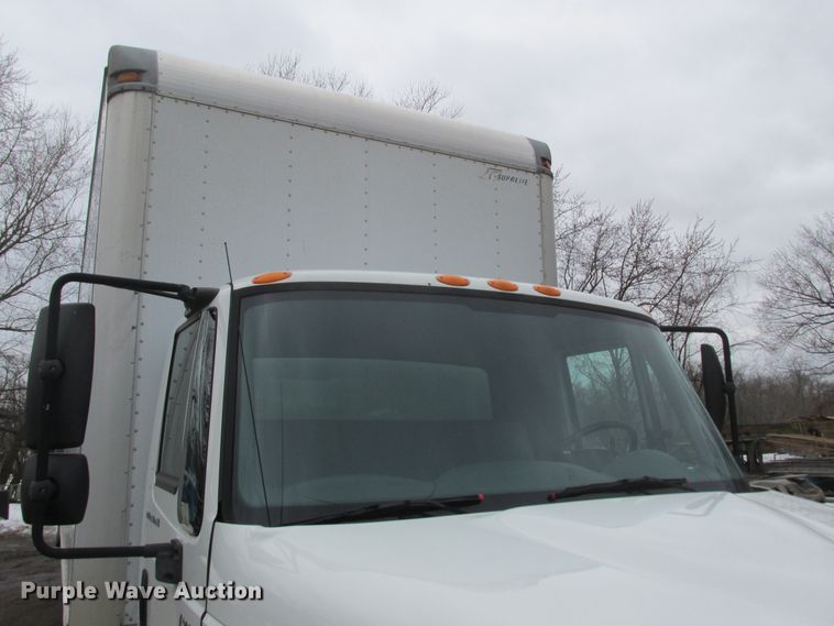 image for item DA8348 2006 International 4200 box truck