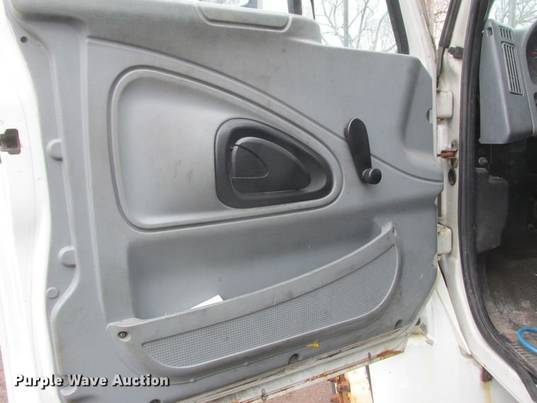 image for item DA8348 2006 International 4200 box truck