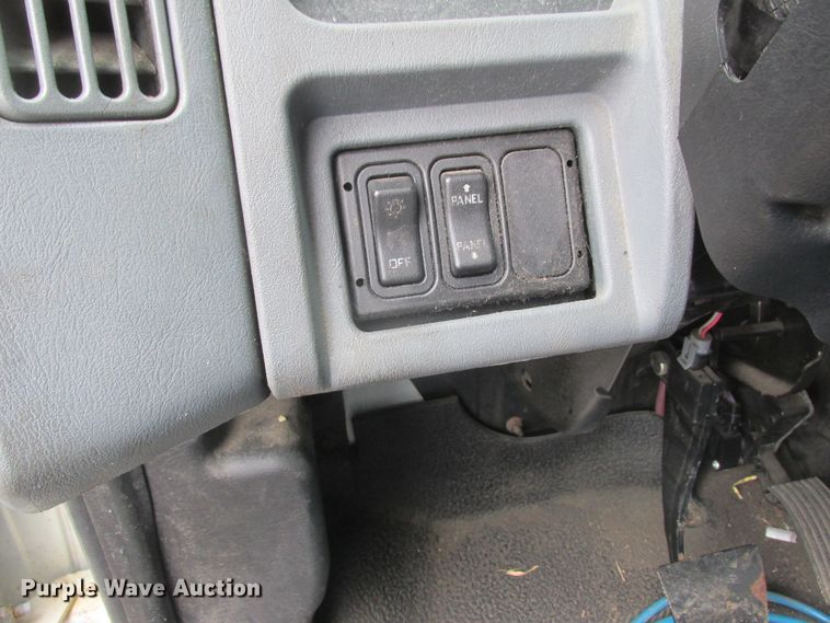 image for item DA8348 2006 International 4200 box truck