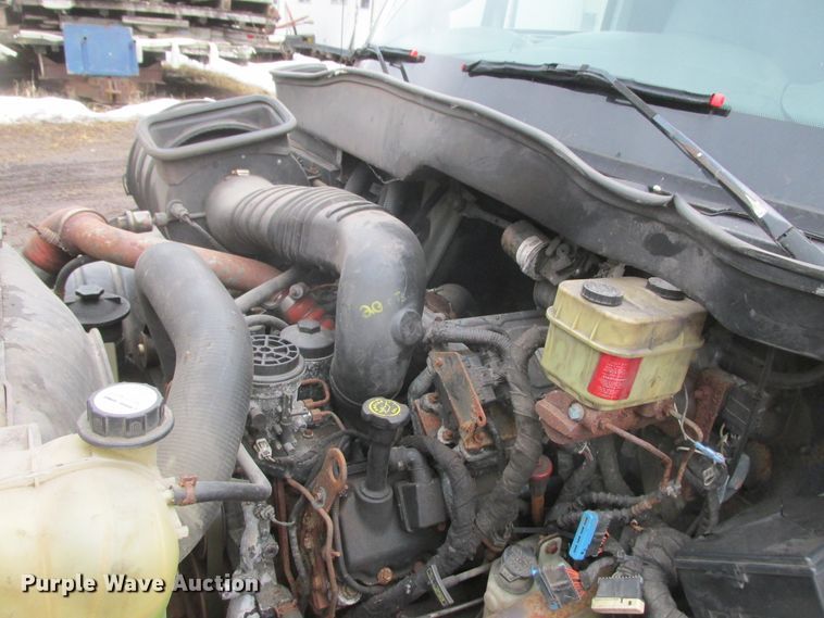 image for item DA8348 2006 International 4200 box truck