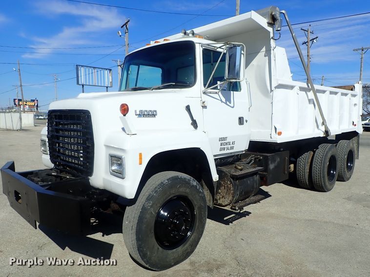 image for item DC3295 1992 Ford L8000 dump truck
