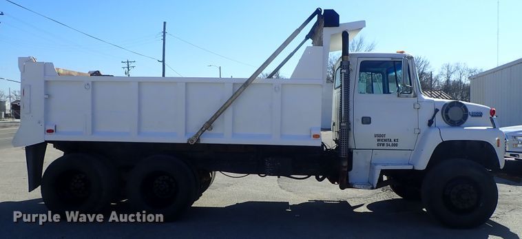 image for item DC3295 1992 Ford L8000 dump truck