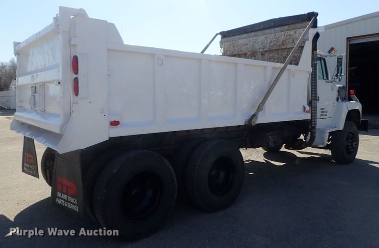 image for item DC3295 1992 Ford L8000 dump truck