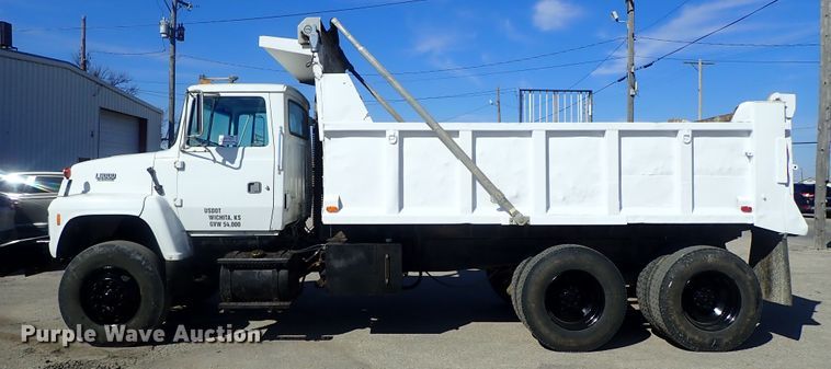 image for item DC3295 1992 Ford L8000 dump truck