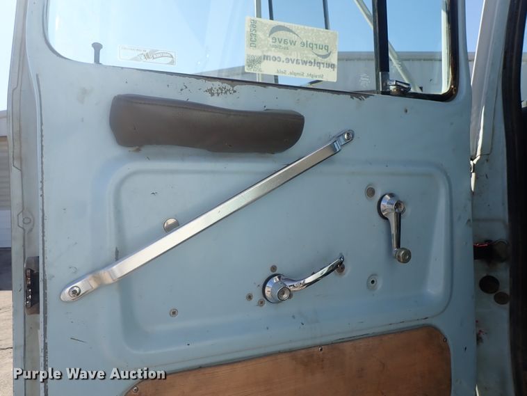 image for item DC3295 1992 Ford L8000 dump truck