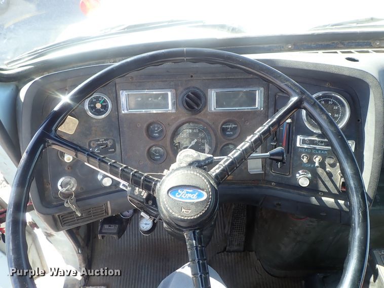 image for item DC3295 1992 Ford L8000 dump truck