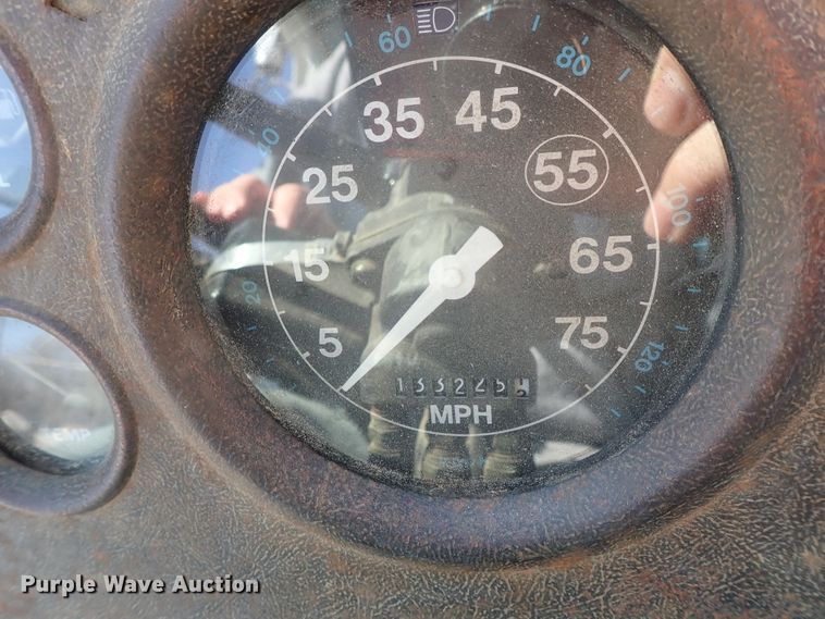 image for item DC3295 1992 Ford L8000 dump truck