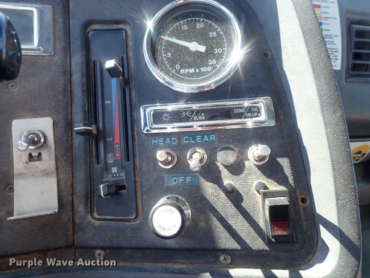 image for item DC3295 1992 Ford L8000 dump truck