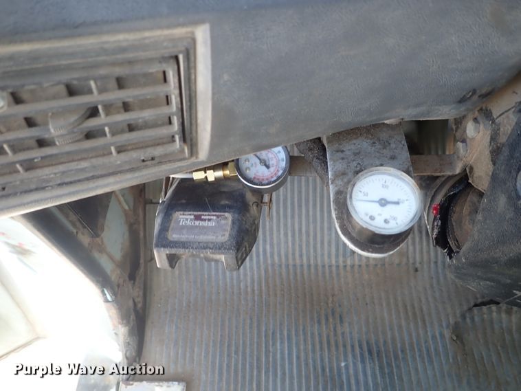 image for item DC3295 1992 Ford L8000 dump truck