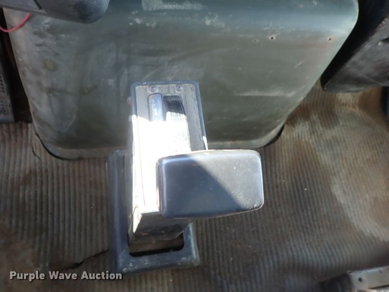 image for item DC3295 1992 Ford L8000 dump truck