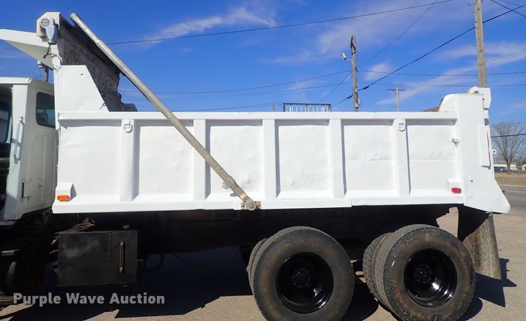 image for item DC3295 1992 Ford L8000 dump truck